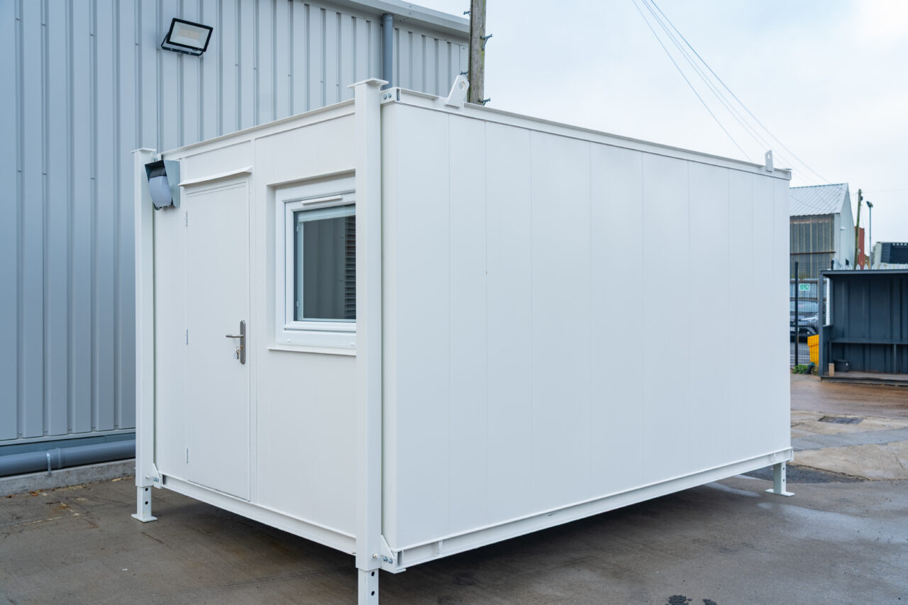 Full front and side view of Wernick AVDanzer sleeping accommodation unit